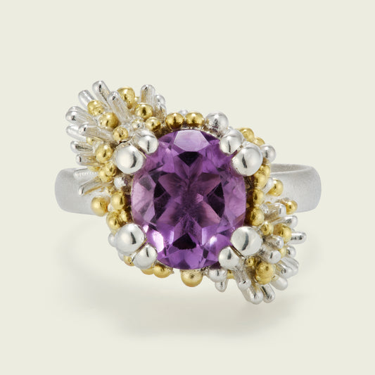 Steeped in sentiment, this one-of-a-kind variation of my Reef Urchin Ring was handcrafted using a large oval amethyst from my client's mother and gold from a ring she no longer wore. It was emotional to see this wonderful stone begin a new chapter in its story - enabling my client to hold the memory of her mother close. ⠀
